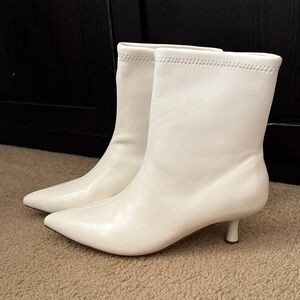 NWT A New Day Lonnie White Kitten Heel Ankle Boots Size 8 1/2
